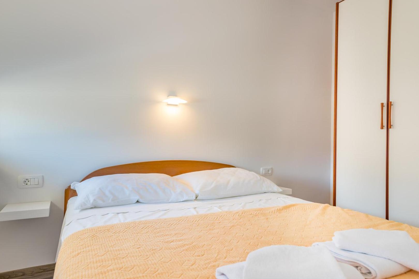 Apartments & Rooms Dekanic Baska  Ngoại thất bức ảnh