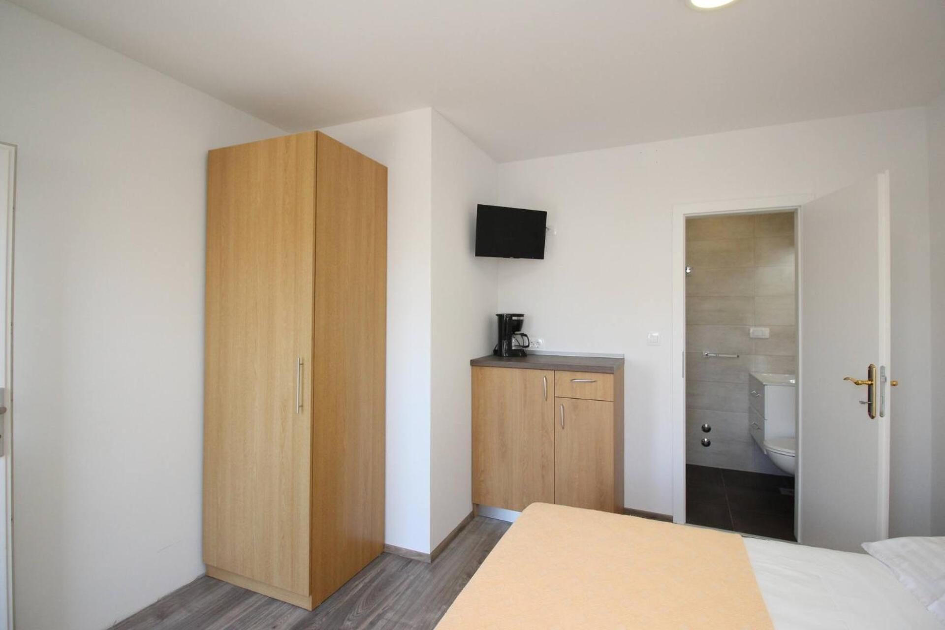 Apartments & Rooms Dekanic Baska  Ngoại thất bức ảnh
