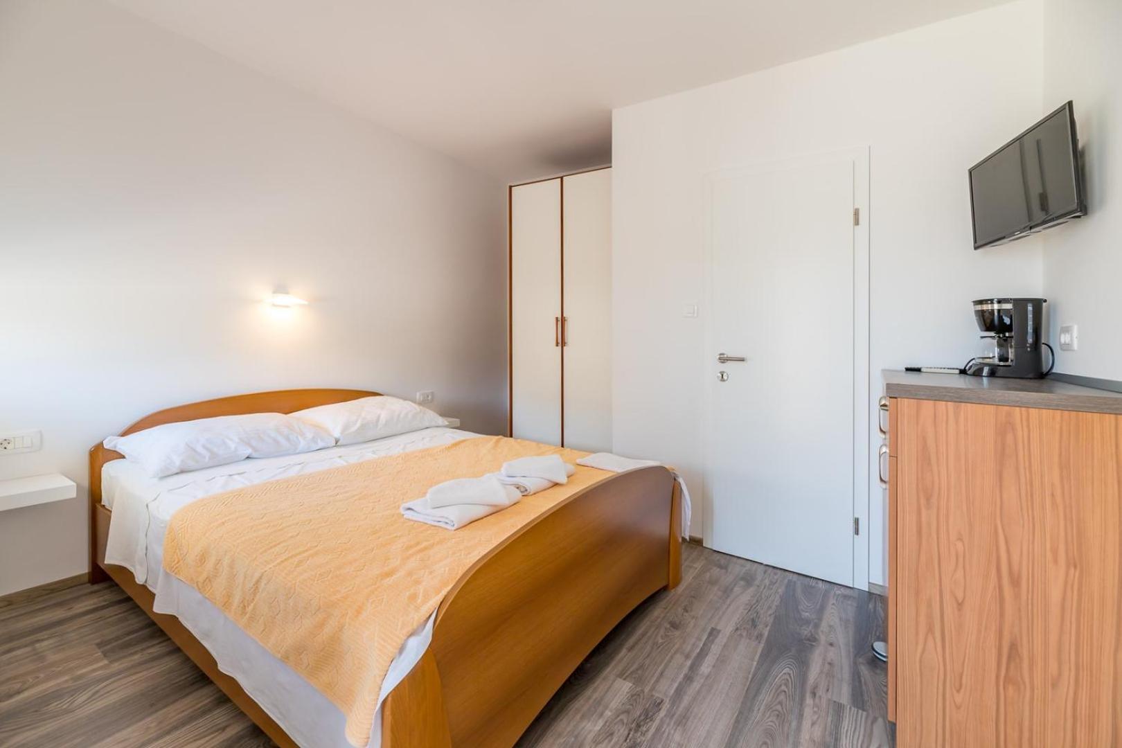 Apartments & Rooms Dekanic Baska  Ngoại thất bức ảnh