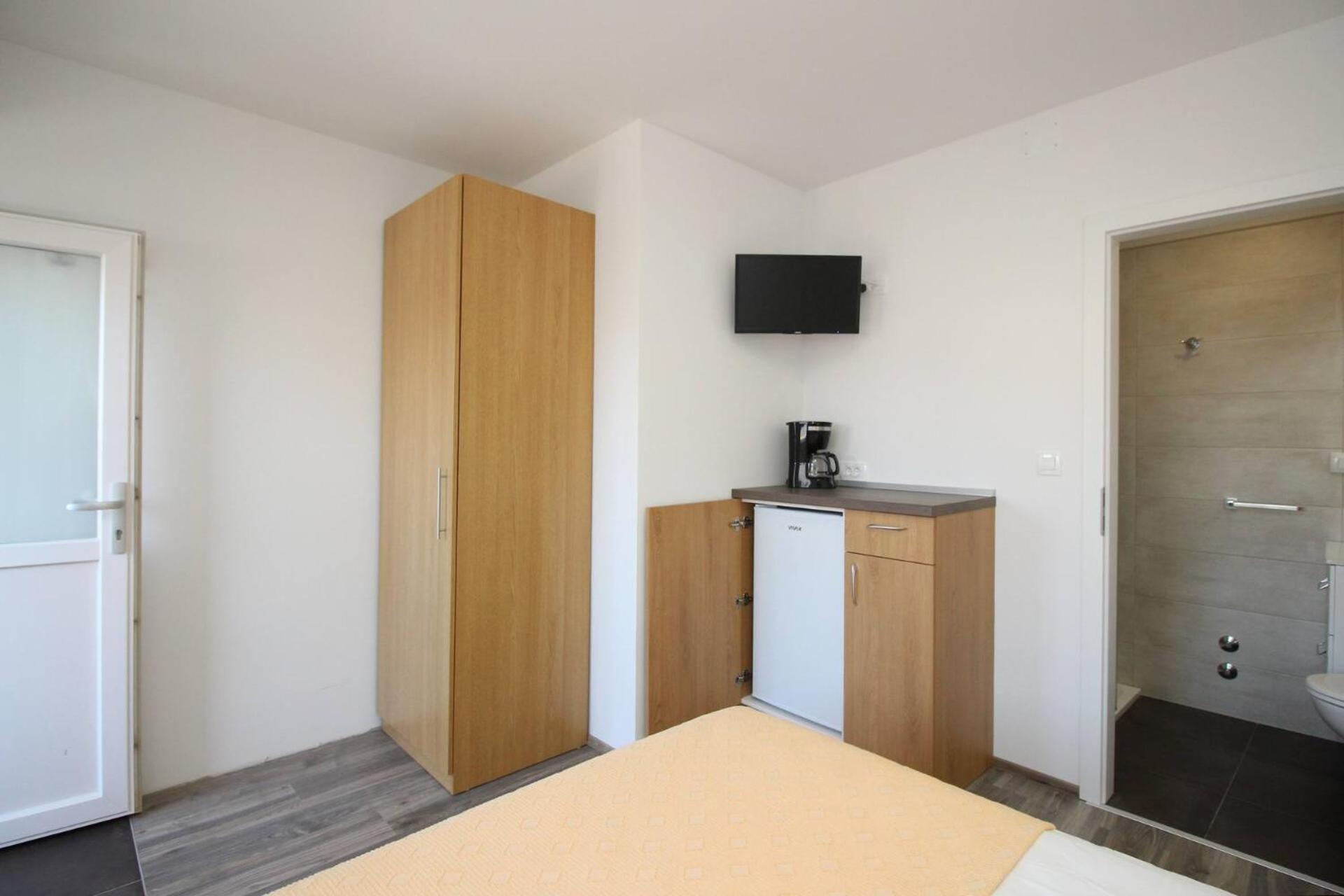Apartments & Rooms Dekanic Baska  Ngoại thất bức ảnh